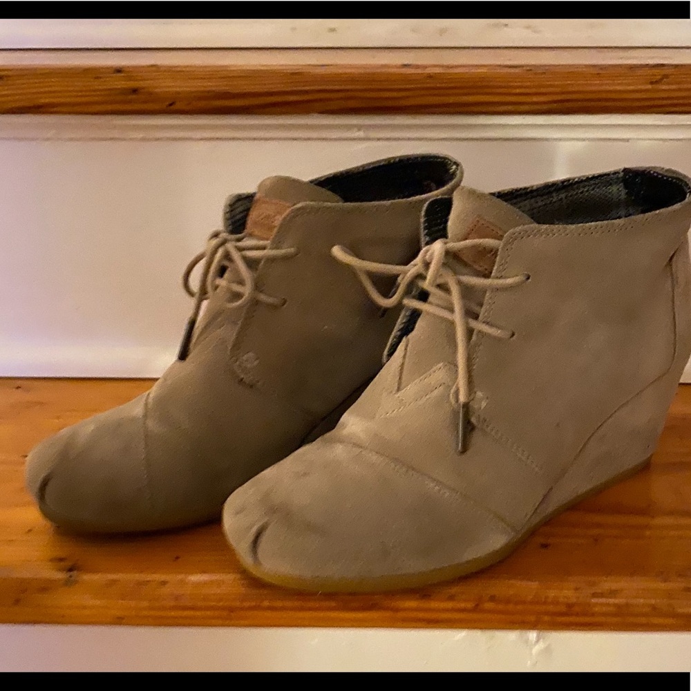 TOMS Desert Wedge Suede Booties Taupe